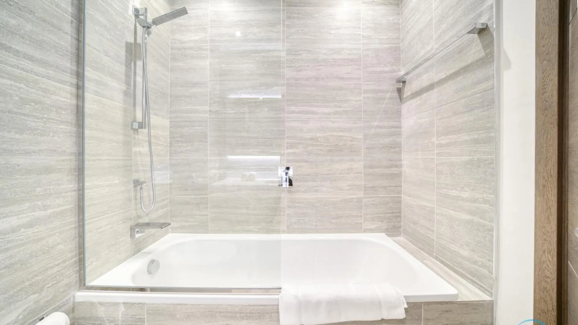 Alluring Studio At The Anwa By Omniyat Dubai Maritime City By Deluxe Holiday Homes